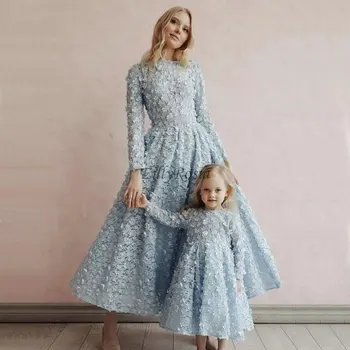 Svetlo Modra Čipke Večerne Obleke z Dolgimi Rokavi 3D Cvetje Linije Čaj Dolžina Elegantna Mama in Hči Obleko Formalno Stranko Oblek